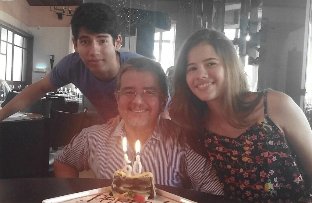 7a355da3-9fb5-4d49-a3c6-2629de902481